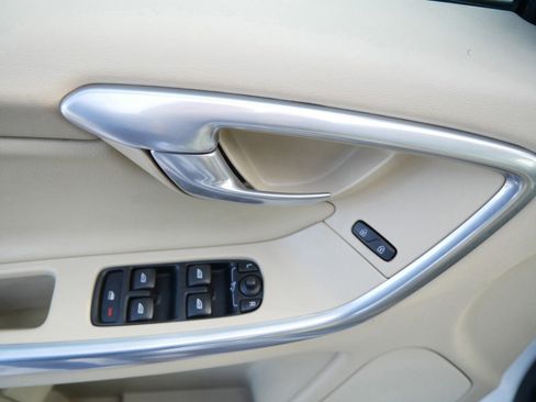 Used 2015 Volvo XC60 T6 Premier Plus image 16