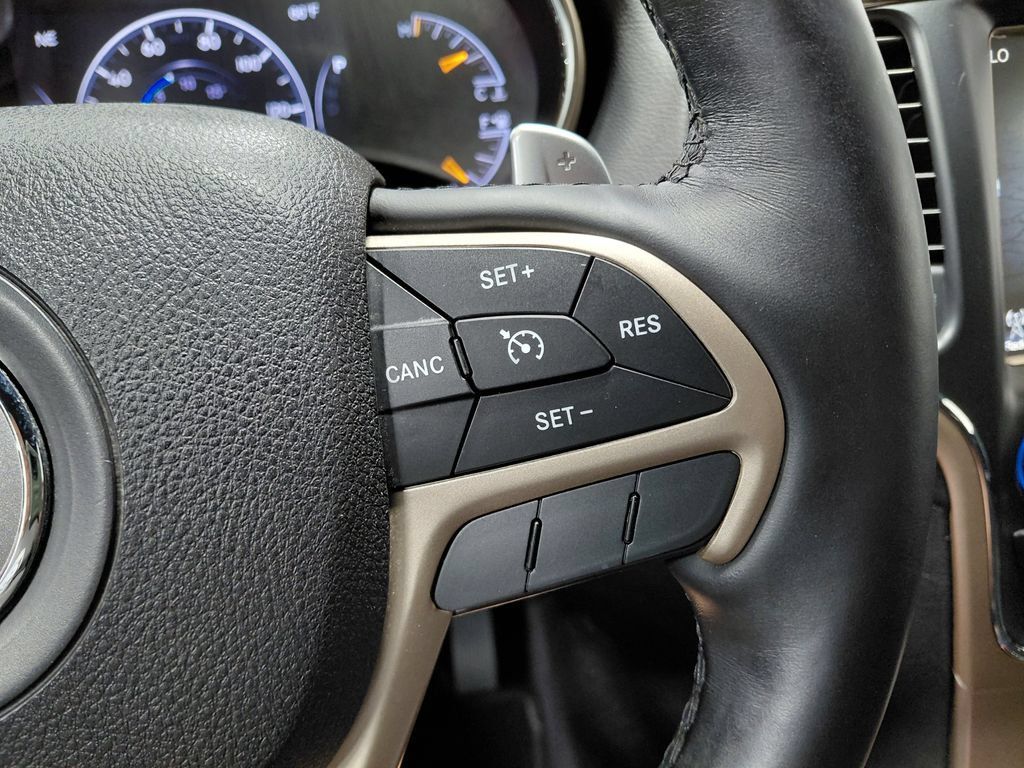 Certified 2017 Jeep Grand Cherokee Laredo w/ Quick Order Package 23E AWD/4WD image 38