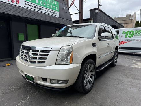 Used 2008 Cadillac Escalade AWD image 1