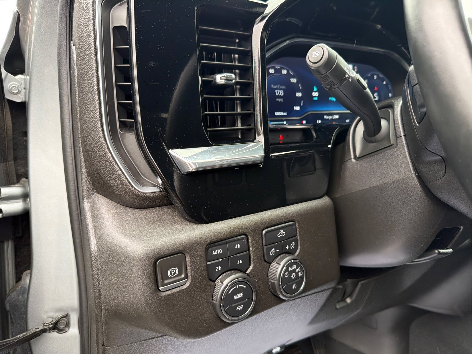 Used 2023 Chevrolet Silverado 1500 RST AWD/4WD image 17