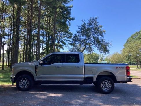 Used 2023 Ford F250 Lariat w/ FX4 Off-Road Package image 7