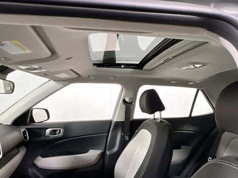 Used 2023 Hyundai Venue SEL image 23