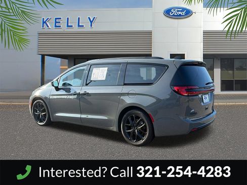 Used 2025 Chrysler Pacifica Limited FWD image 4