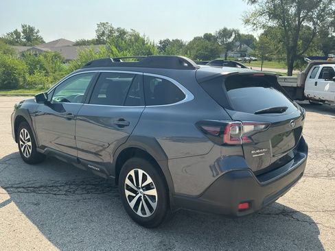 Used 2025 Subaru Outback Premium AWD/4WD image 3