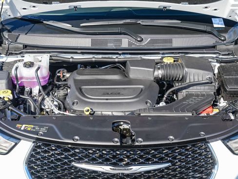 New 2026 Chrysler Pacifica Select image 12