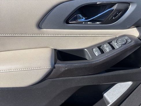 Used 2022 Chevrolet Traverse LS image 13