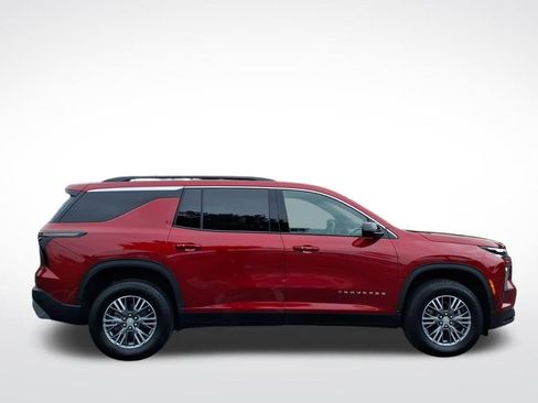 Used 2025 Chevrolet Traverse LT w/ Driver Confidence Package FWD image 4