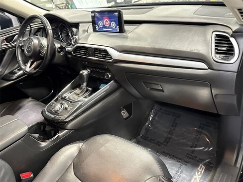 Used 2018 MAZDA CX-9 Touring w/ Touring Premium Package image 16
