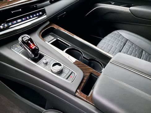 Used 2024 Cadillac Escalade Sport Platinum w/ LPO, ONYX Package image 16