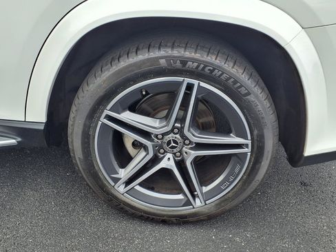 Used 2023 Mercedes-Benz GLS 450 4MATIC image 11