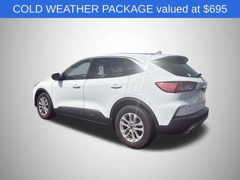 Used 2022 Ford Escape SE w/ Cold Weather Package FWD image 2