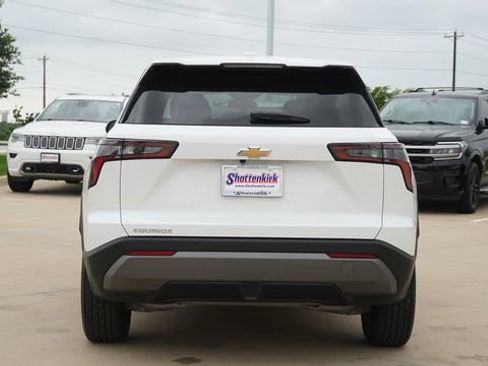 Used 2026 Chevrolet Equinox LT image 8