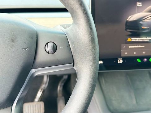 Used 2024 Tesla Model Y Long Range AWD/4WD image 35