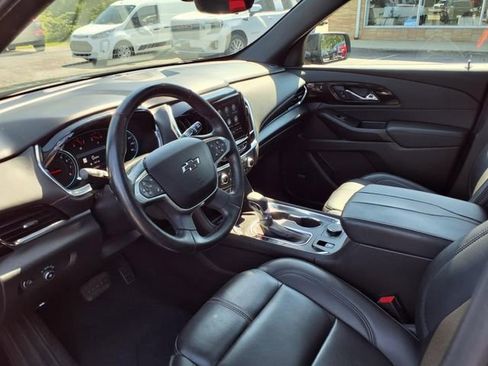 Used 2023 Chevrolet Traverse RS image 3