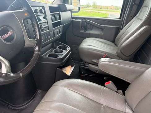 Used 2019 GMC Savana 2500 w/ Driver Convenience Package image 15