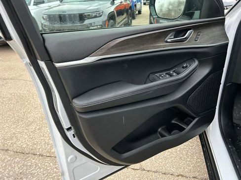 New 2025 Jeep Grand Cherokee L Limited w/ Trailer Tow Package image 7