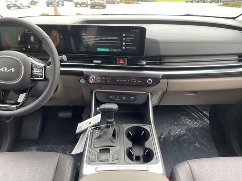 New 2026 Kia Carnival FWD image 11
