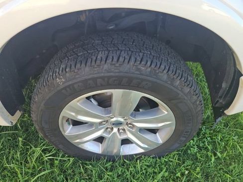 Used 2019 Ford F150 Platinum w/ Equipment Group 701A Luxury AWD/4WD image 4