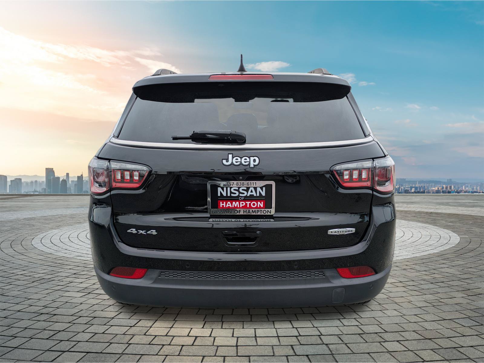 Used 2022 Jeep Compass Latitude w/ Sun and Sound Group AWD/4WD image 6