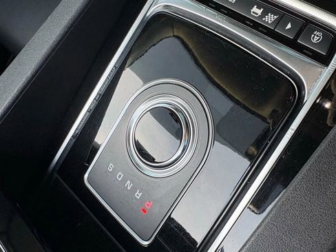 Used 2020 Jaguar F-PACE Premium image 25