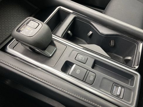 Used 2024 Nissan Pathfinder SV image 23