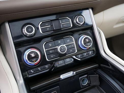 Certified 2022 GMC Yukon Denali w/ Denali Premium Package image 22