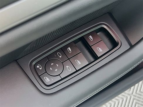 New 2025 Porsche Taycan image 19