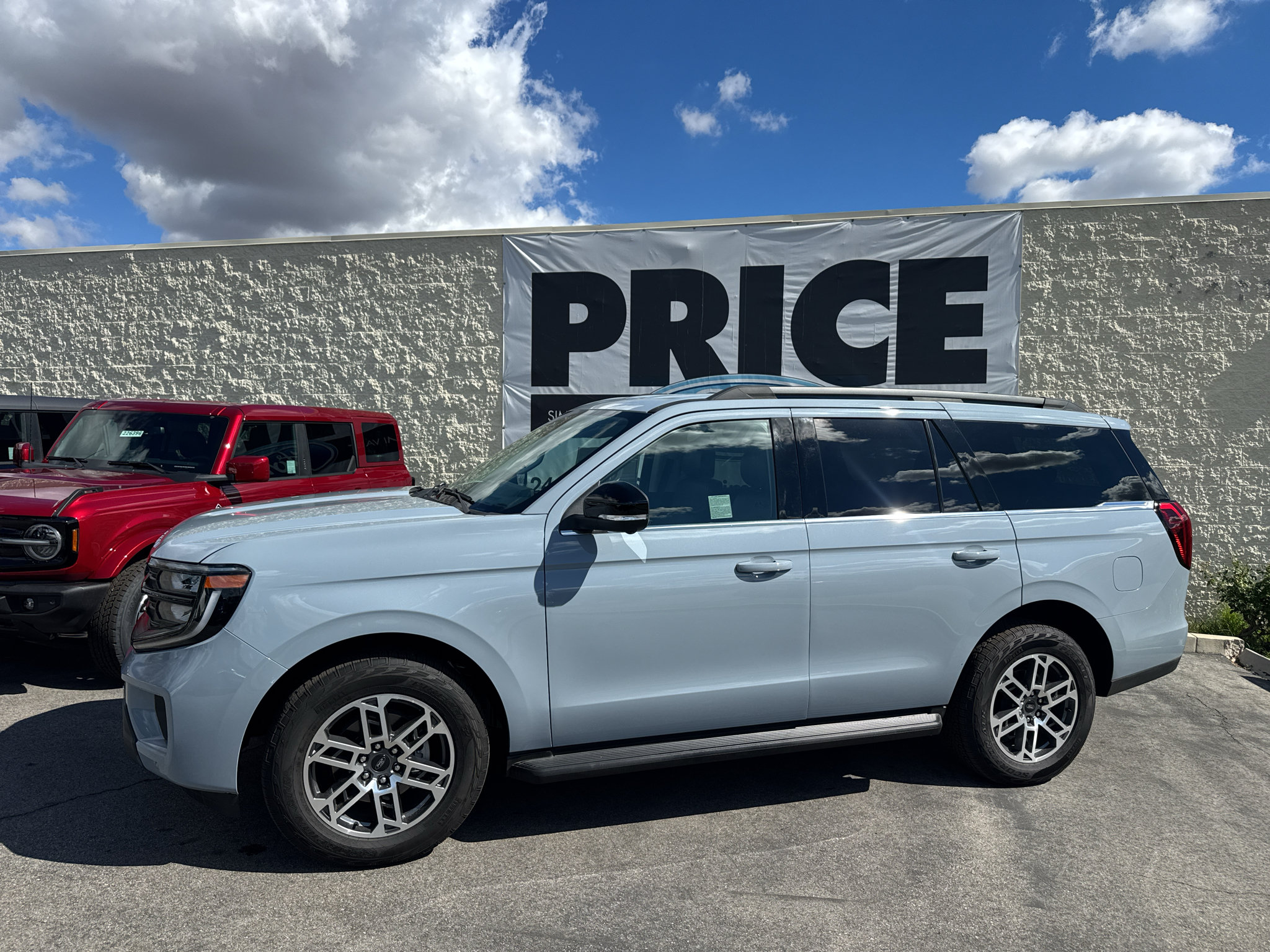Used 2026 Ford Expedition Active AWD/4WD image 2