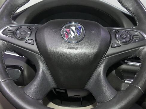 Used 2020 Buick Enclave Essence image 31