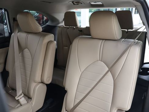 Used 2023 Toyota Highlander XLE FWD image 33