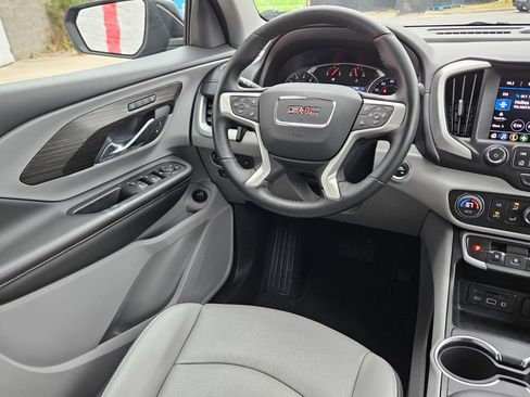 Used 2024 GMC Terrain SLT image 9