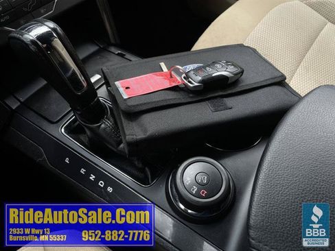 Used 2017 Ford Explorer XLT w/ Equipment Group 201A AWD/4WD image 35