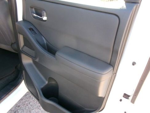 Used 2024 Nissan Frontier SV w/ SV Convenience Package image 23