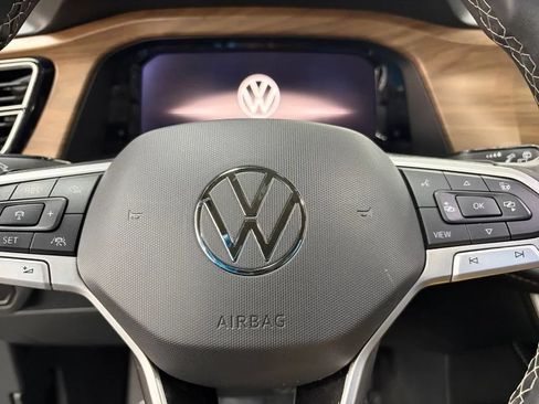 Used 2025 Volkswagen Atlas SE AWD/4WD image 22