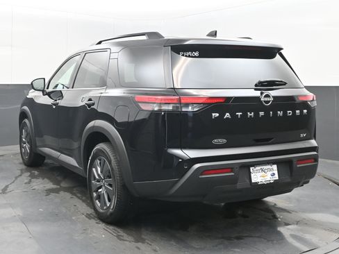 Used 2024 Nissan Pathfinder SV image 8