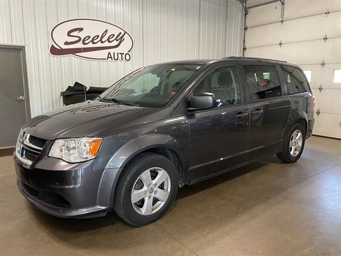 Used 2020 Dodge Grand Caravan SE w/ SE Plus Group FWD image 1
