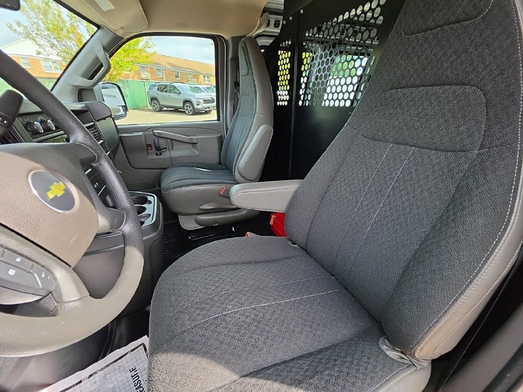 Used 2025 Chevrolet Express 2500 w/ Driver Convenience Package RWD image 18