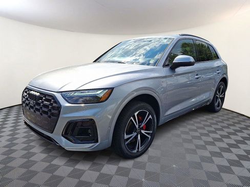 Certified 2025 Audi Q5 Prestige image 3