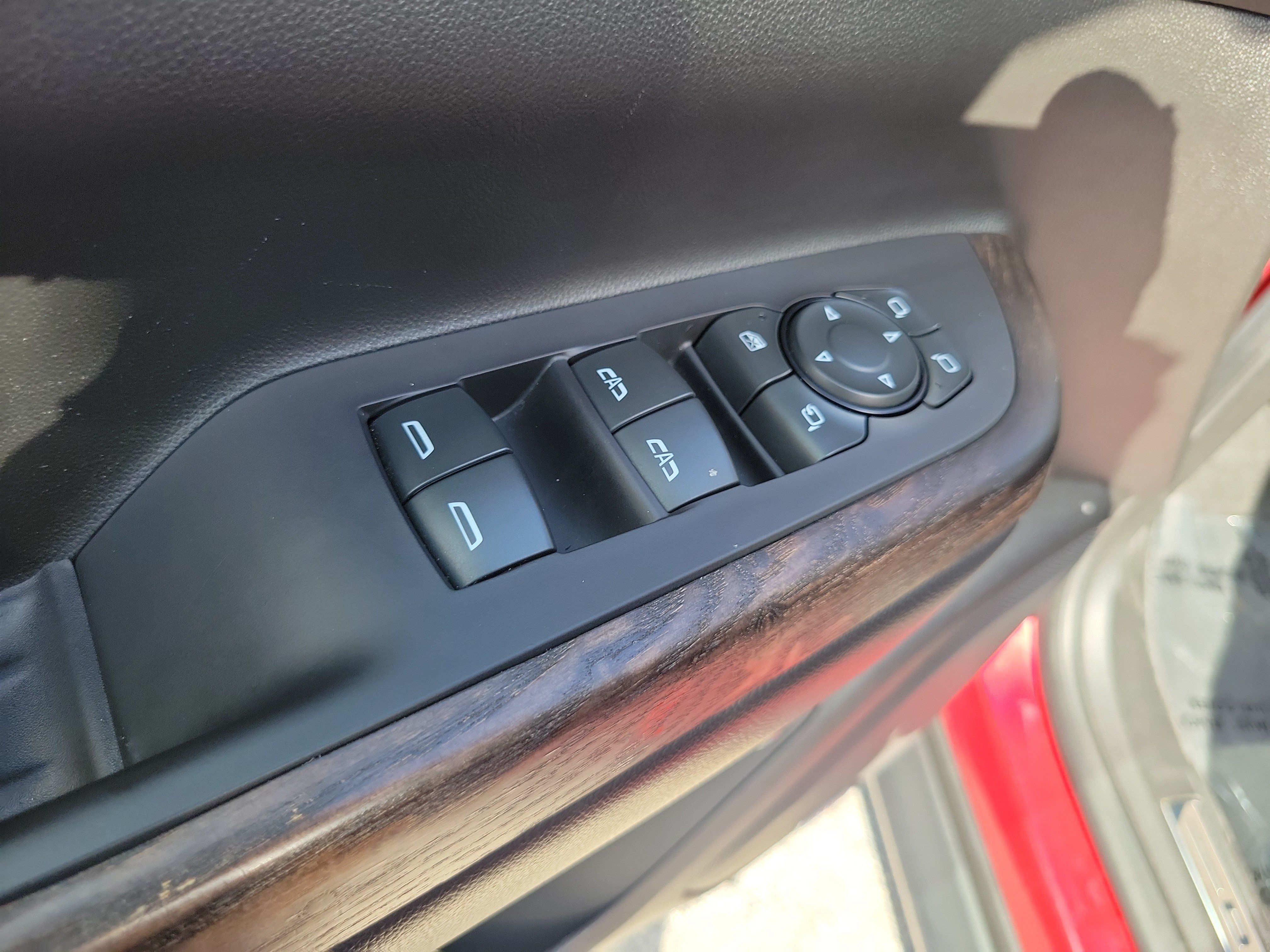 Used 2020 GMC Acadia Denali w/ Technology Package FWD image 24