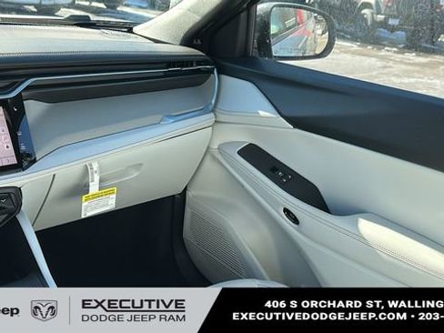 New 2026 Jeep Cherokee Limited image 22