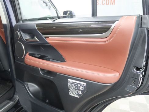 Used 2019 Lexus LX 570 4WD w/ Luxury Package image 28