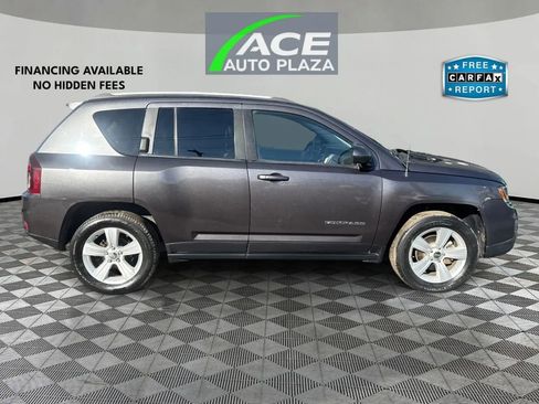 Used 2017 Jeep Compass Latitude image 4