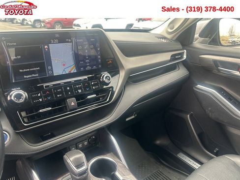 Used 2021 Toyota Highlander Limited image 15