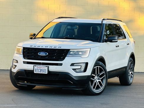 Used 2017 Ford Explorer Sport w/ Equipment Group 401A AWD/4WD image 3
