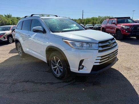 Used 2017 Toyota Highlander XLE AWD/4WD image 7