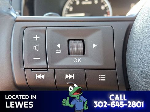 Used 2025 Nissan Pathfinder SV w/ SV Premium Package image 21