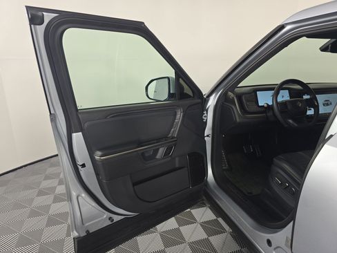 Used 2022 Rivian R1T Adventure image 16