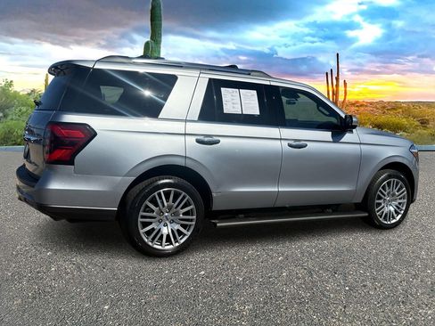Used 2024 Ford Expedition Limited image 4