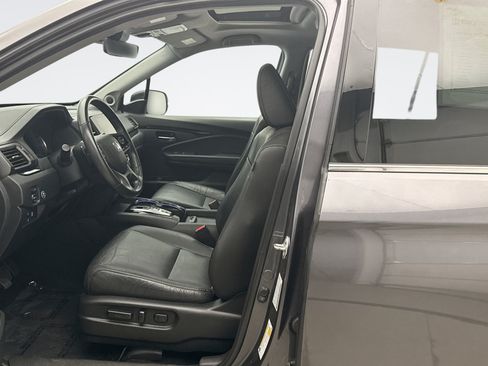 Used 2022 Honda Pilot Touring image 11