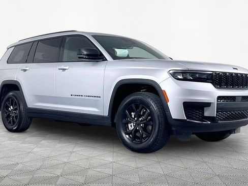 Used 2025 Jeep Grand Cherokee L Altitude AWD/4WD image 3